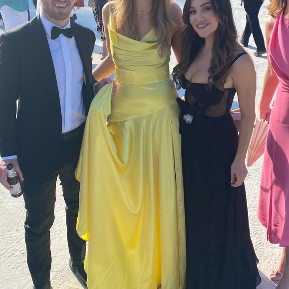 Bronx & Banco “Leo” gown in canary yellow - size medium - Picture 4 of 5